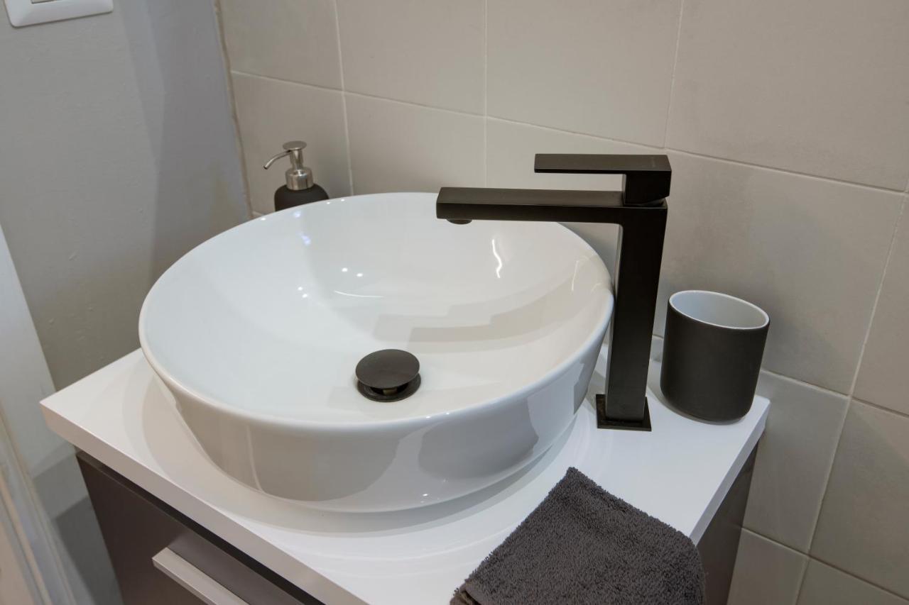 Super Modern And Design Apartment, A Due Passi Dai Navigli ميلان المظهر الخارجي الصورة
